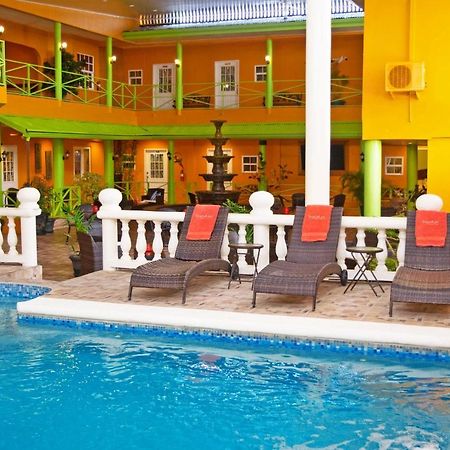Beverly'S Oasis Suites สการ์โบโร ภายนอก รูปภาพ