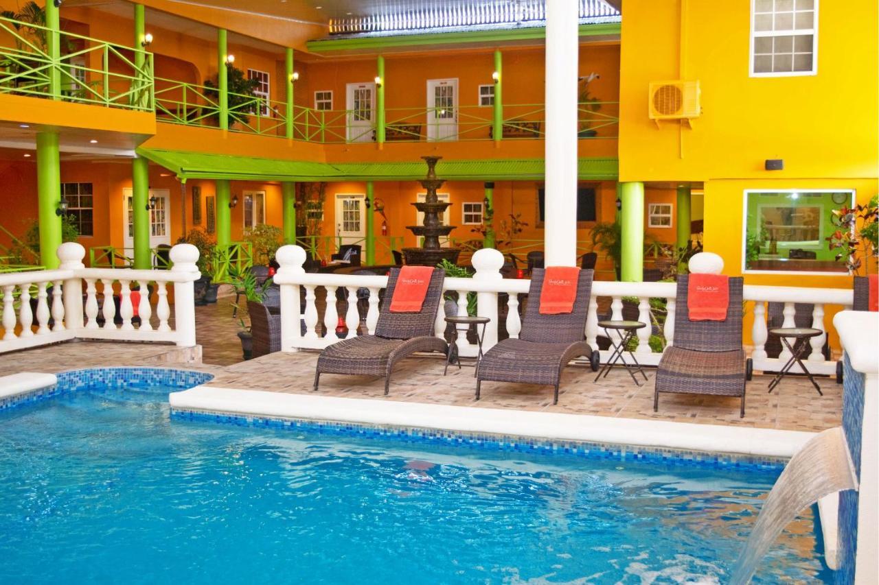 Beverly'S Oasis Suites สการ์โบโร ภายนอก รูปภาพ
