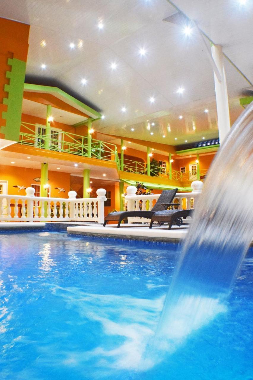 Beverly'S Oasis Suites สการ์โบโร ภายนอก รูปภาพ