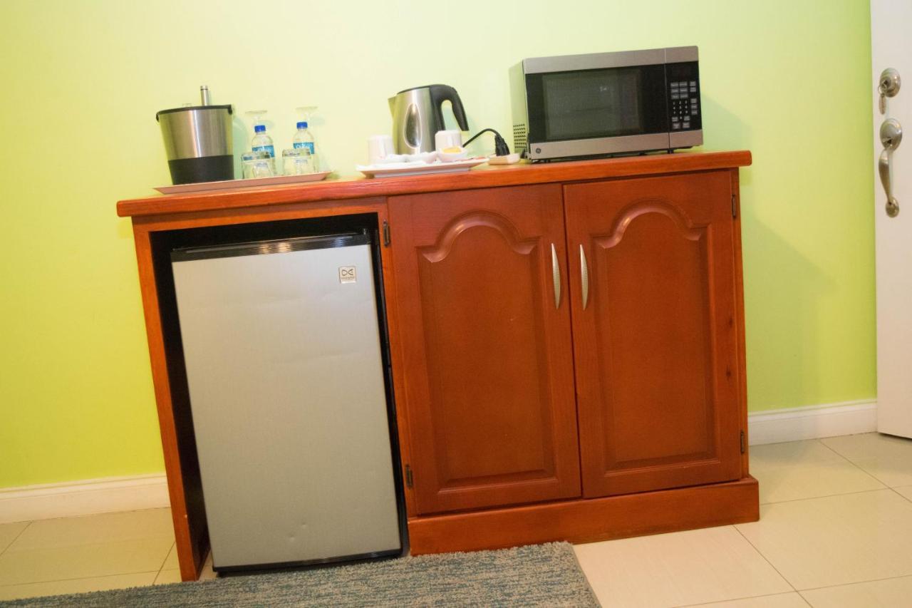 Beverly'S Oasis Suites สการ์โบโร ภายนอก รูปภาพ