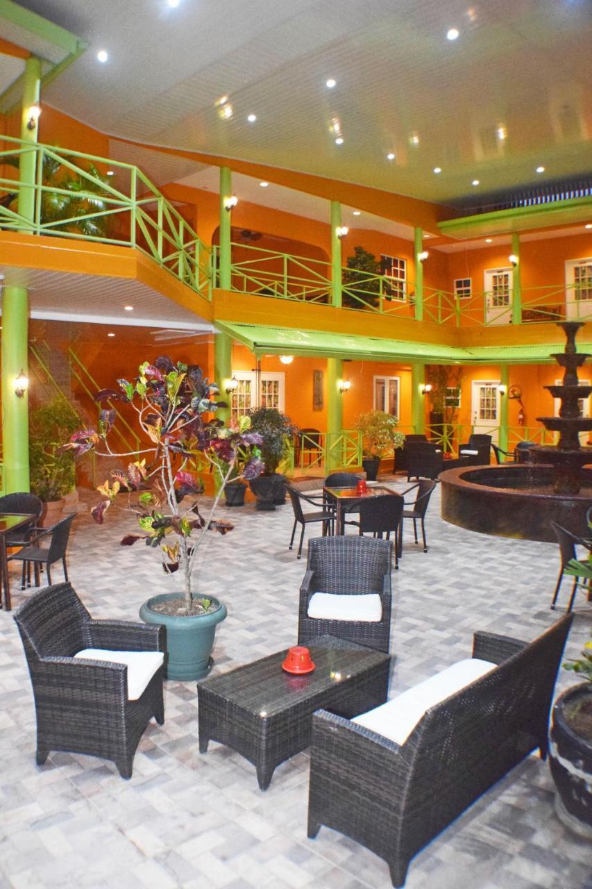 Beverly'S Oasis Suites สการ์โบโร ภายนอก รูปภาพ