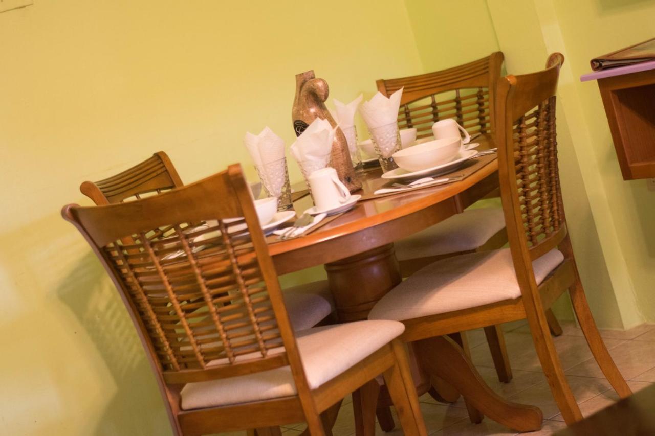 Beverly'S Oasis Suites สการ์โบโร ภายนอก รูปภาพ