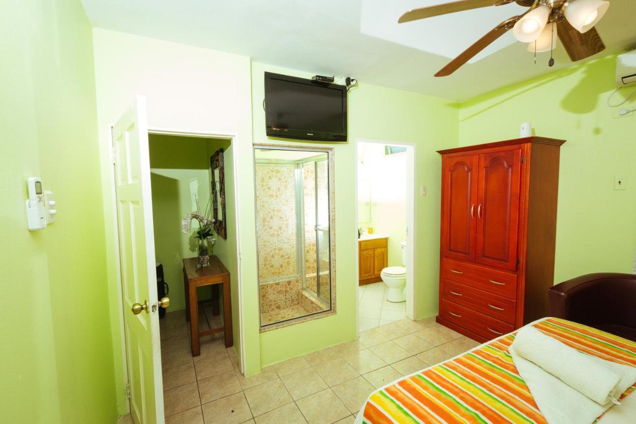 Beverly'S Oasis Suites สการ์โบโร ภายนอก รูปภาพ